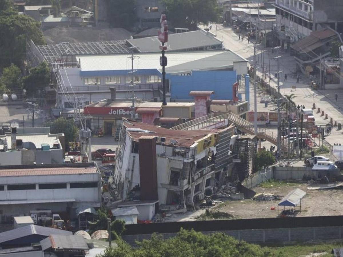 En estado de calamidad la ciudad más afectada por terremoto en Filipinas