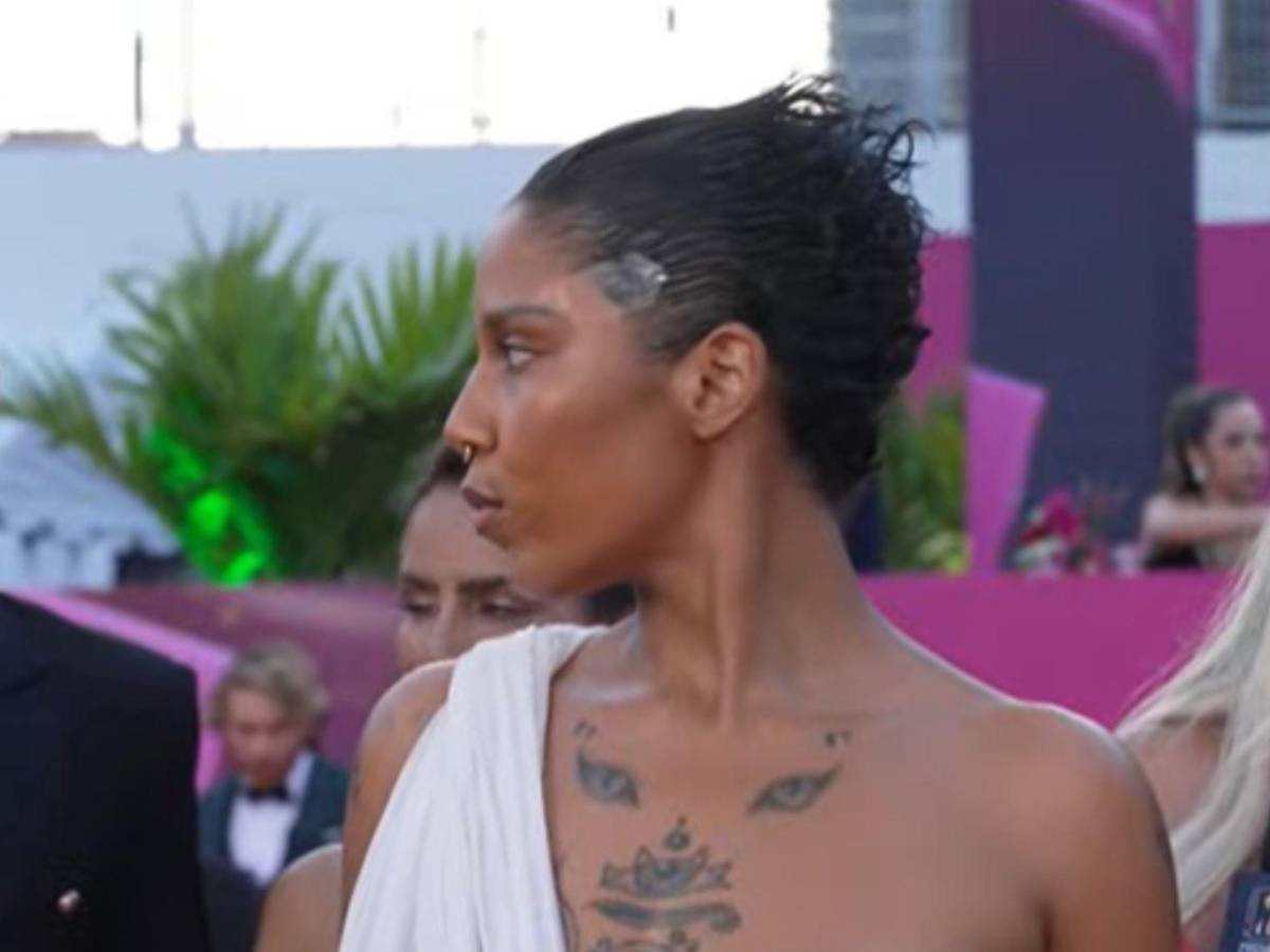 El polémico y revelador vestido de Tokischa en Premio Lo Nuestro 2026