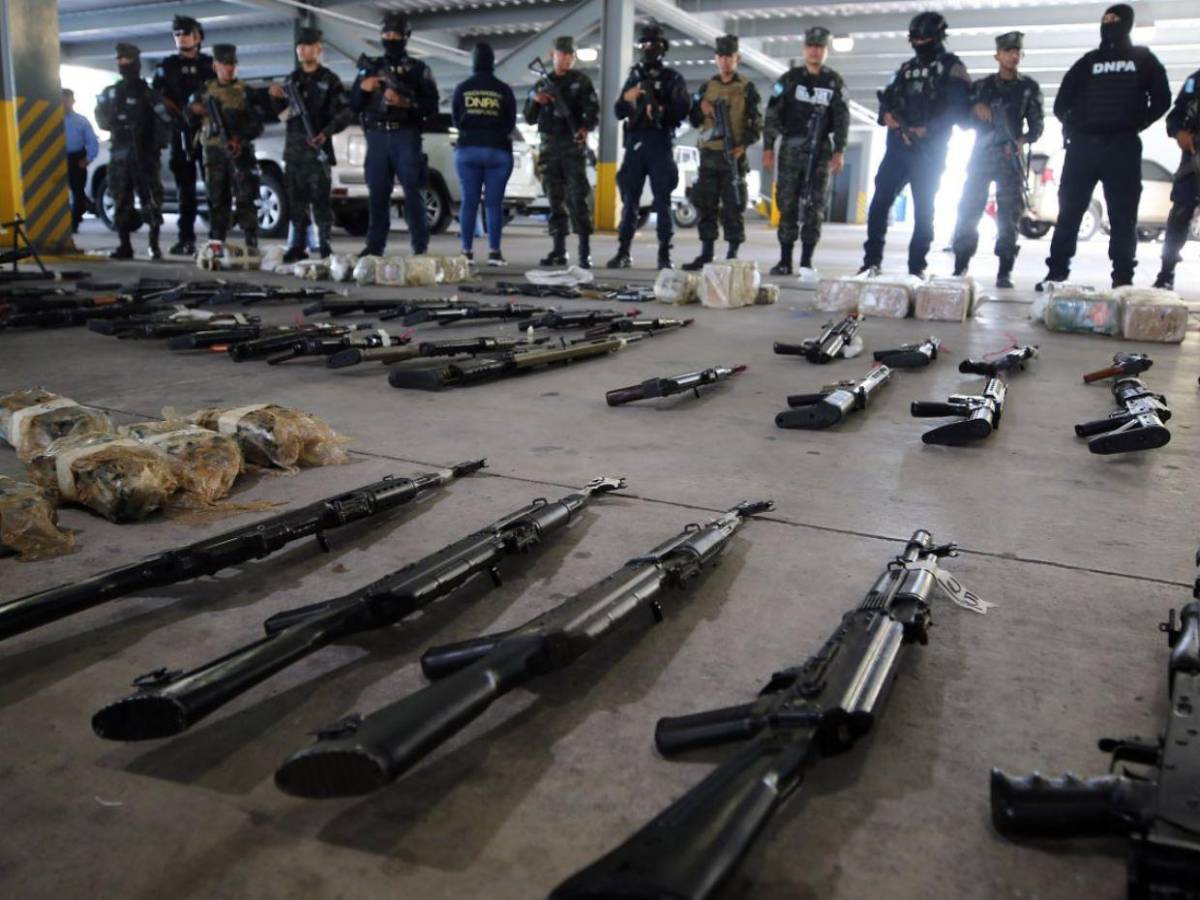 Incautan armas de alto calibre y municiones en operación marítima en Gracias a Dios Incautan armas de alto calibre y municiones en operación marítima en Gracias a Dios