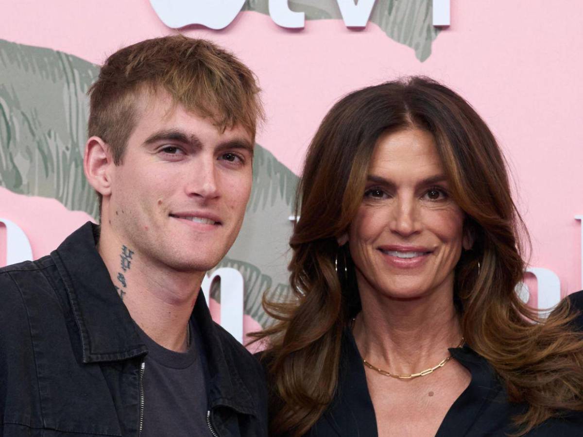 Heredó hasta su icónico lunar: el parecido entre Cindy Crawford y su hijo Presley Gerber, quien murió