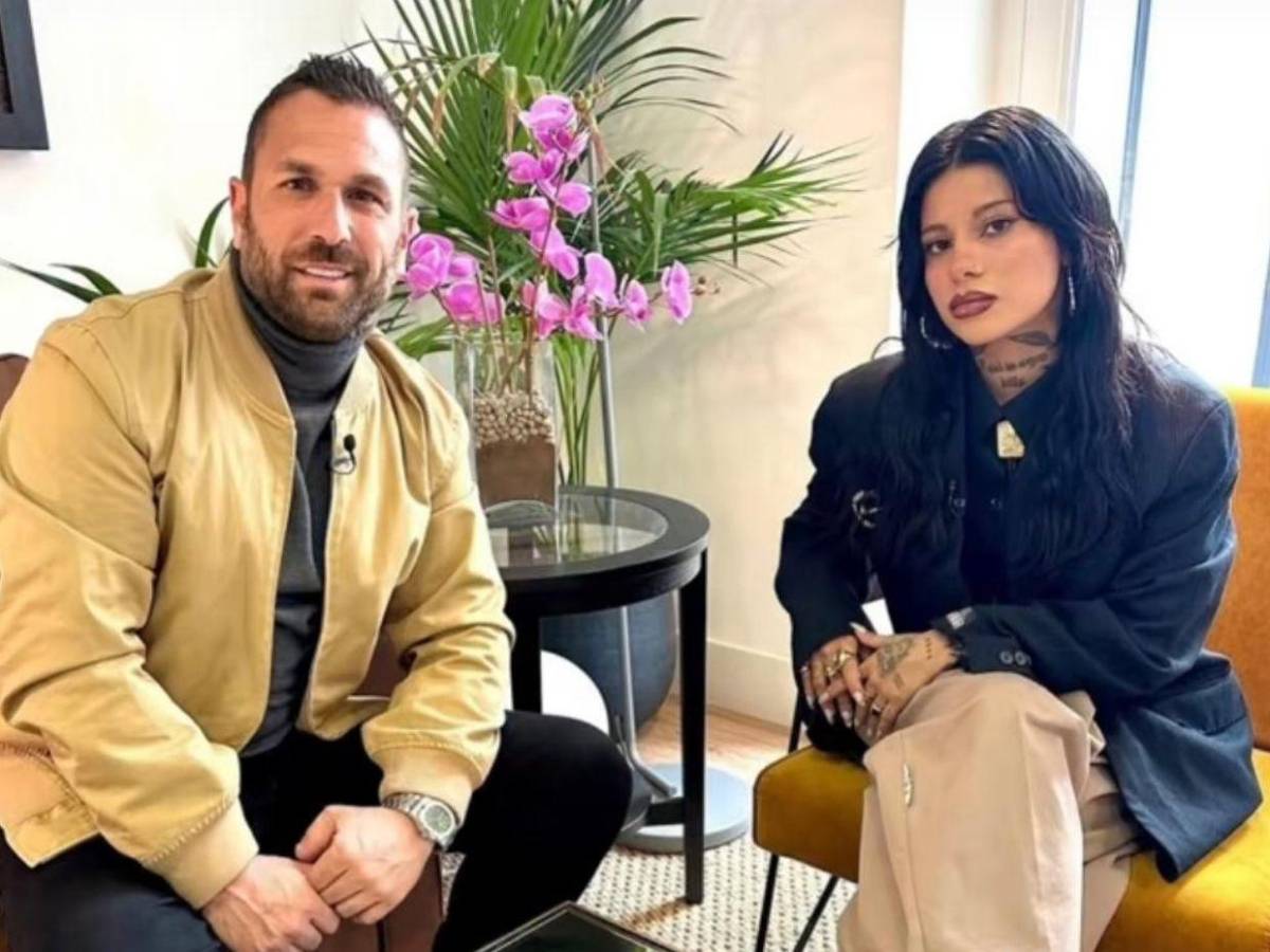 ¿Quién es la modelo que aparece en el video de la canción Un vals de Nodal?