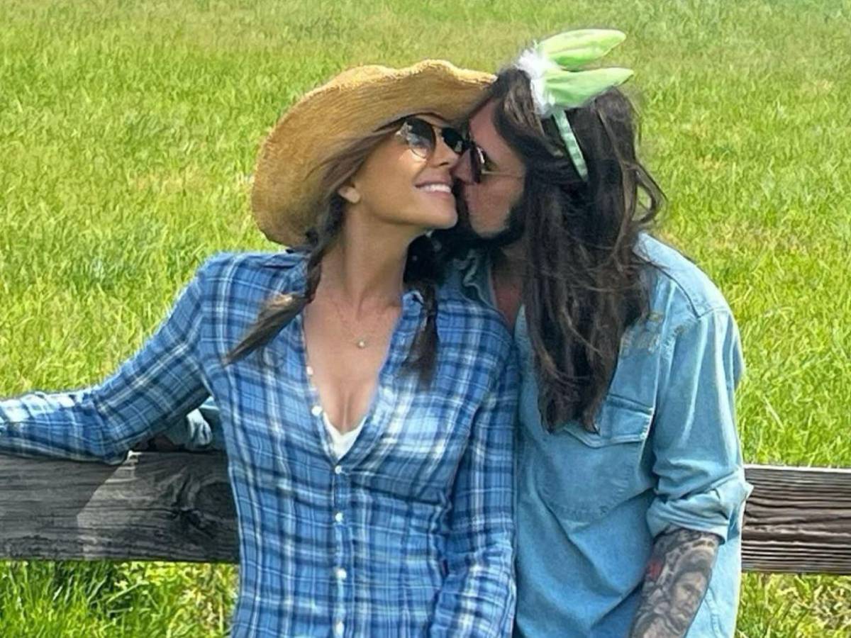 Miley Cyrus reacciona al romance de su padre con Elizabeth Hurley