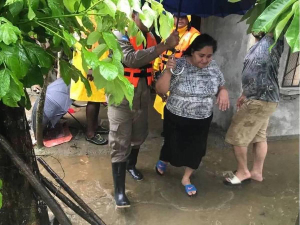Tormenta Sara se comienza a sentir en Honduras ¿se jugará partido ante México? Tormenta Sara se comienza a sentir en Honduras ¿se jugará partido ante México?