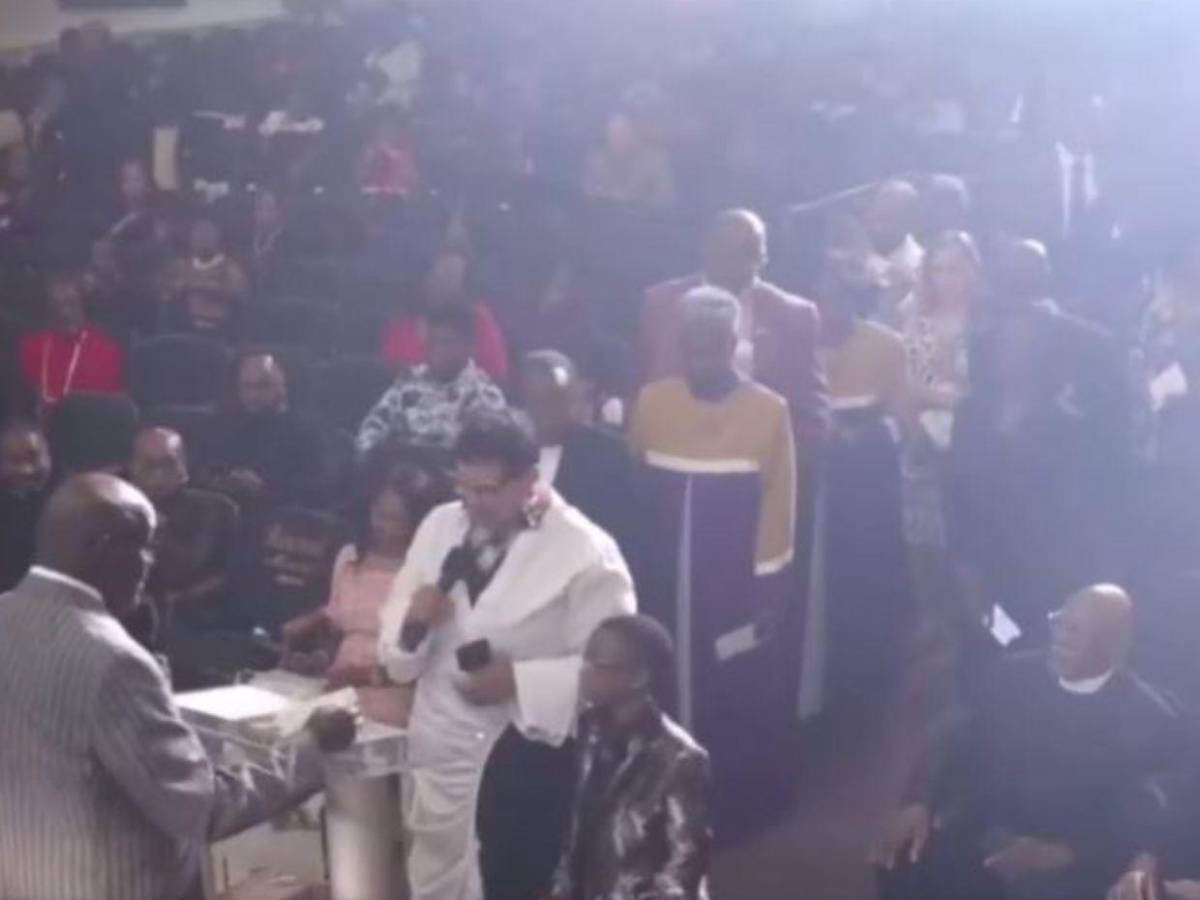 Pastor en EE UU reprocha a miembro de iglesia porque solo le donó $1,200: esto le dijo