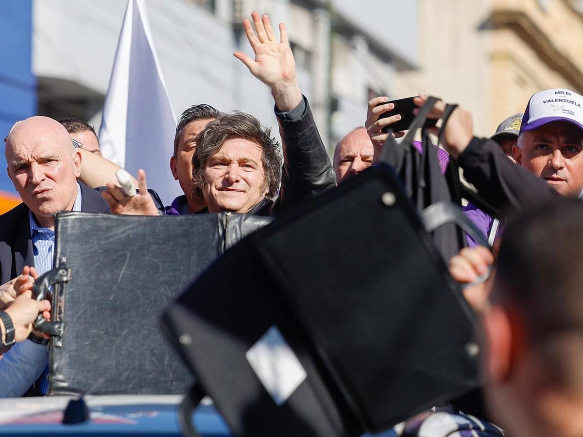 Milei tras agresión en mitin: Fue emocionante enfrentar la lluvia de piedras