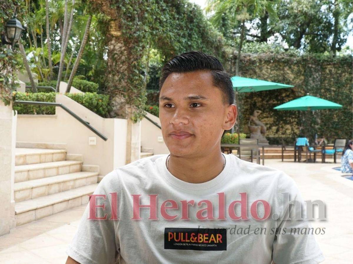 El zaguero nos atiende desde el Hotel Hilton de San Pedro Sula.