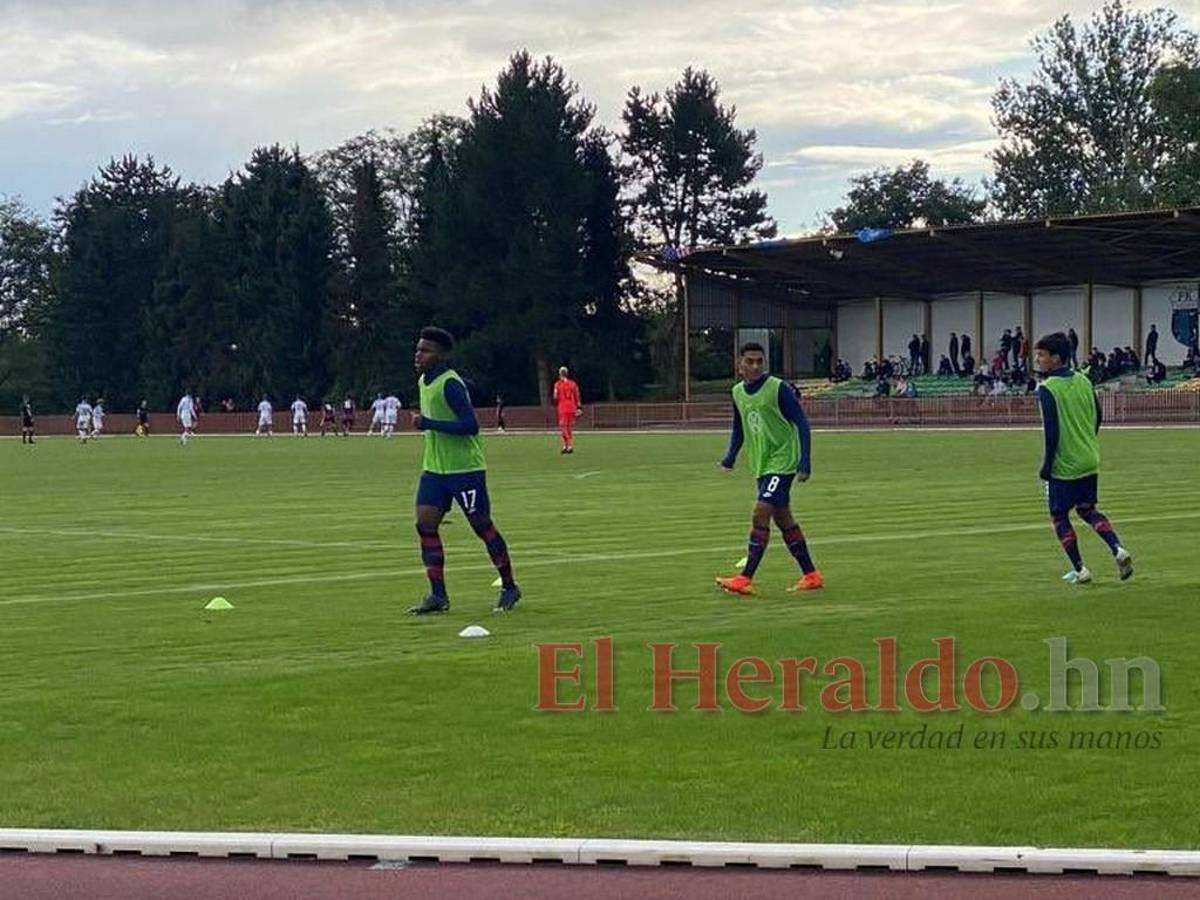 La Selección de Honduras se embarcó a Miami con la misión de frenar el buen paso de Argentina