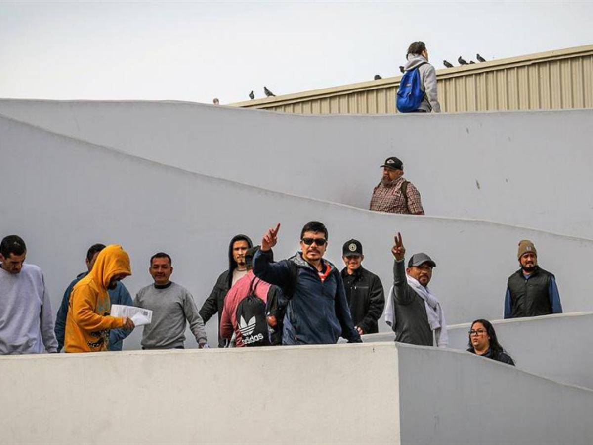 Primeros inmigrantes retornados en Tijuana fueron detenidos por redadas de Biden