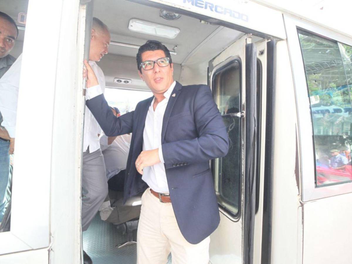 Peleando ruta por Honduras: a bordo de la Cálixneta llegaron liberales al Congreso