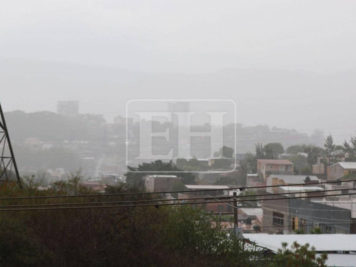 ¡La espera terminó! Fuertes lluvias caen sobre la capital