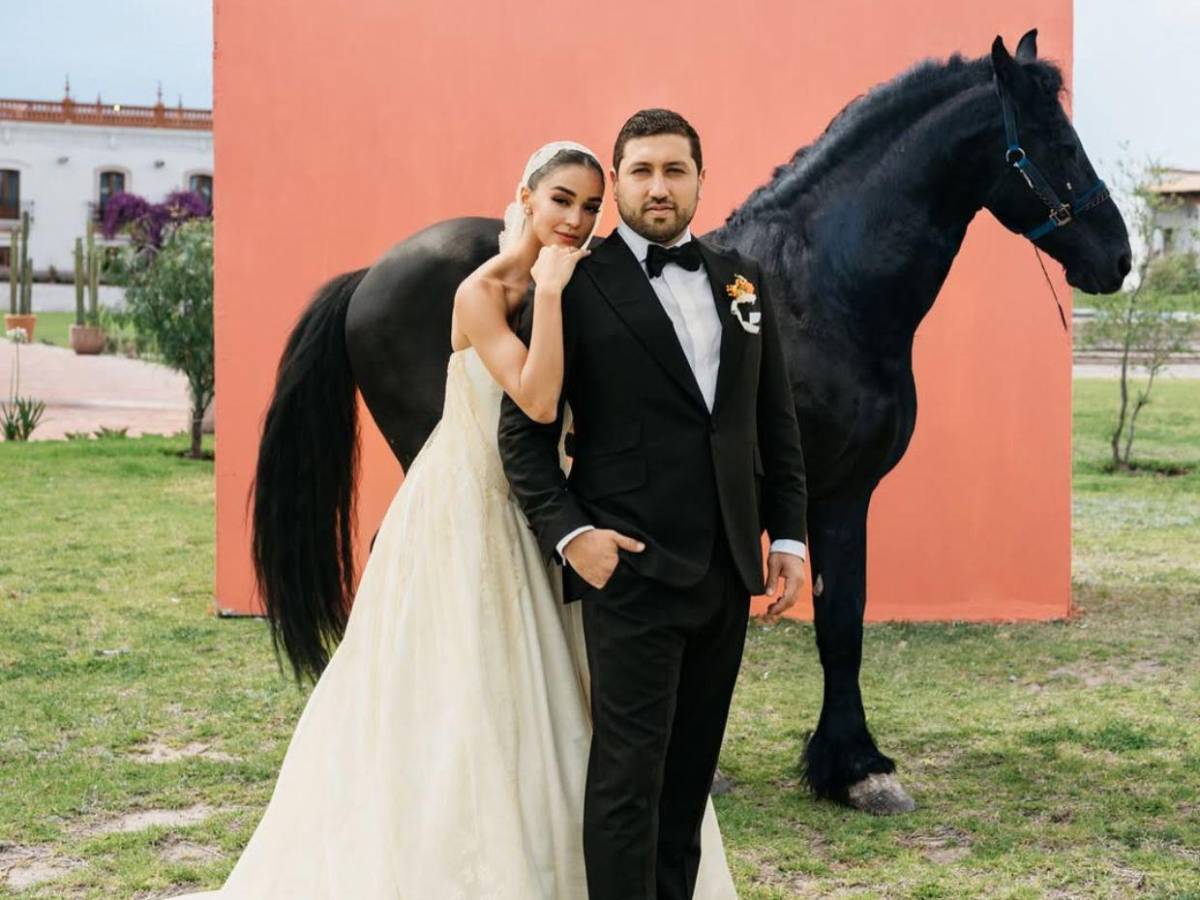 Votos en árabe y regalo en efectivo: Así fue la boda de Alejandra Capetillo