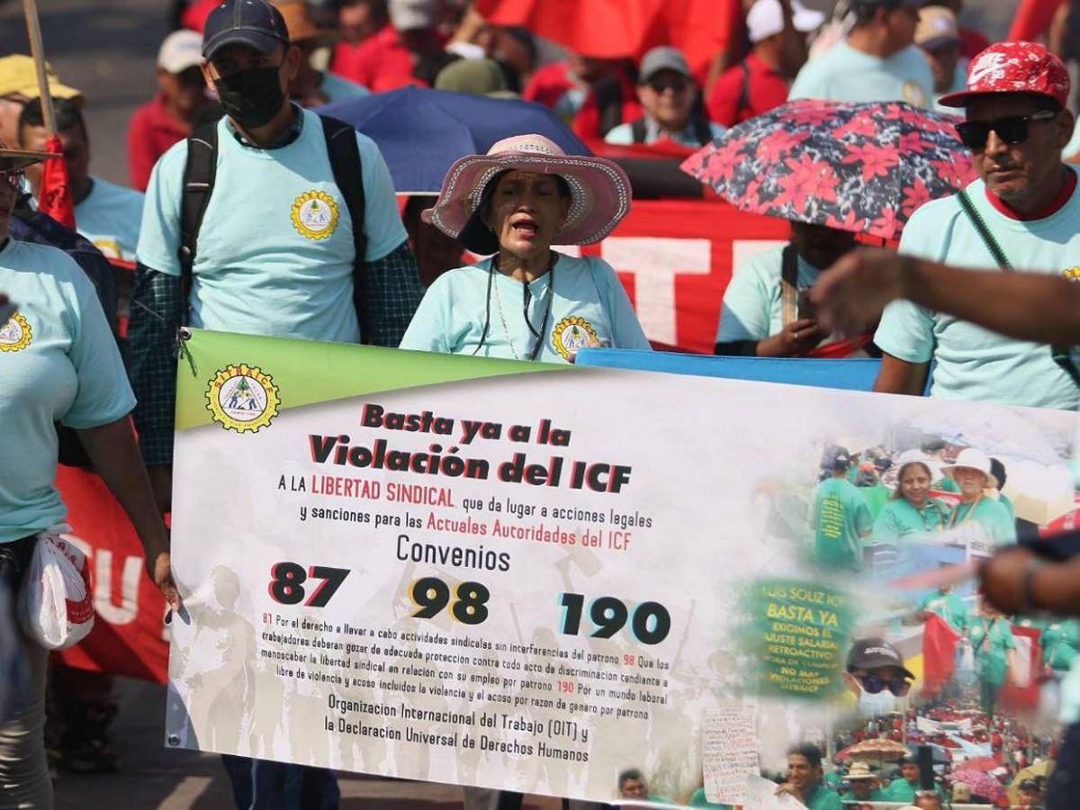 Sindicatos reclaman colectivamente mejoras laborales en Día del Trabajador