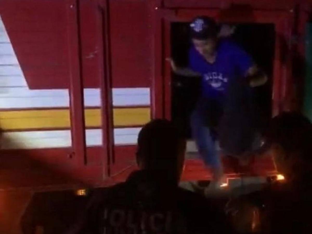 Camión con migrantes sufre accidente en el norte de México; no hay víctimas mortales