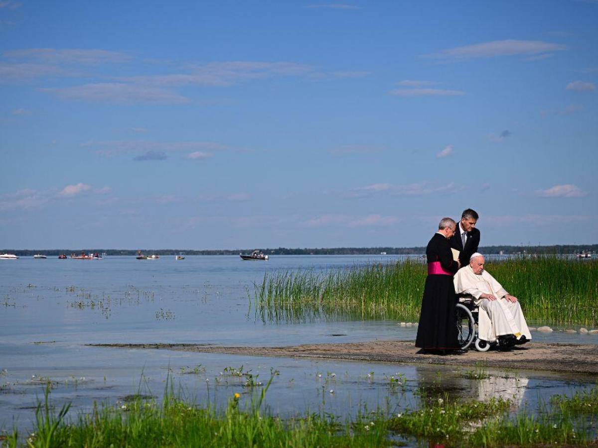 Tras pedir disculpas, el Papa visita un lugar sagrado para los amerindios en Canadá