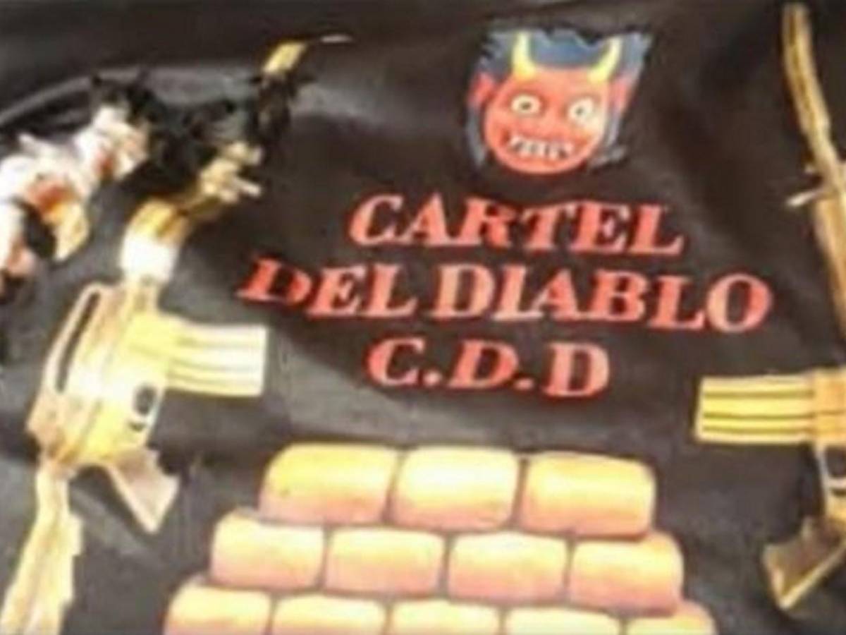 Fuerte decomiso de indumentaria militar al Cartel del Diablo en Sulaco; hay un detenido