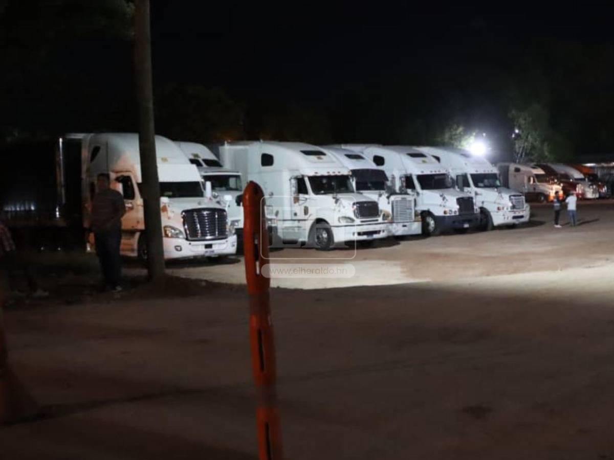 Camiones y logística lista para el inicio del despacho de material electoral