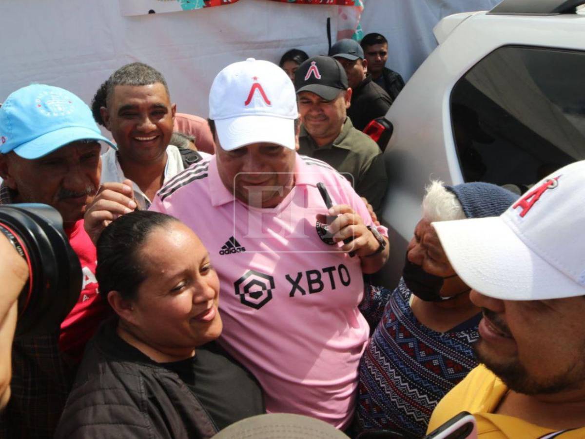 Así es el campamento improvisado de Jorge Aldana en las afueras del Infop para pedir revisión acta por acta