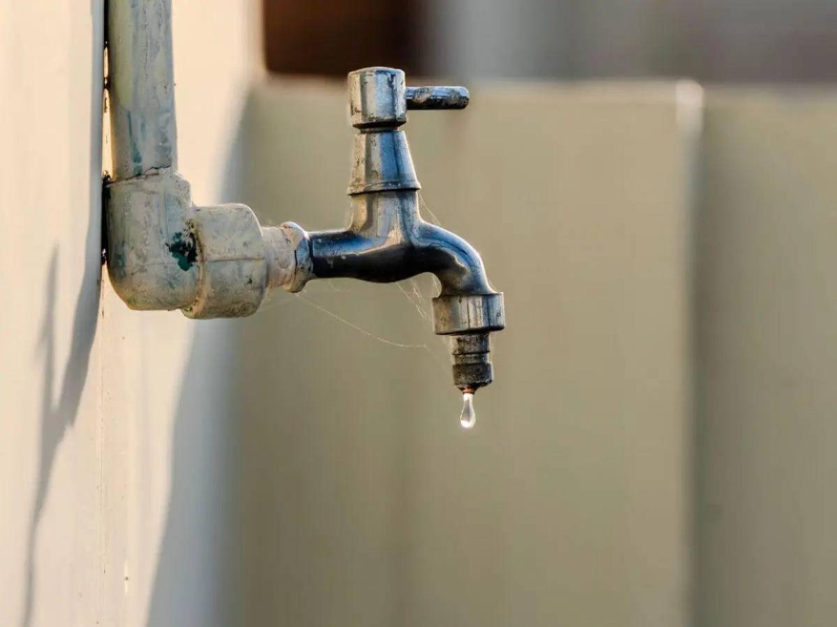 Agua cada nueve días: canícula y El Niño agravan la crisis en la capital