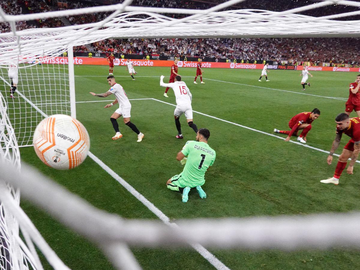 El Sevilla empató el partido con un autogol.