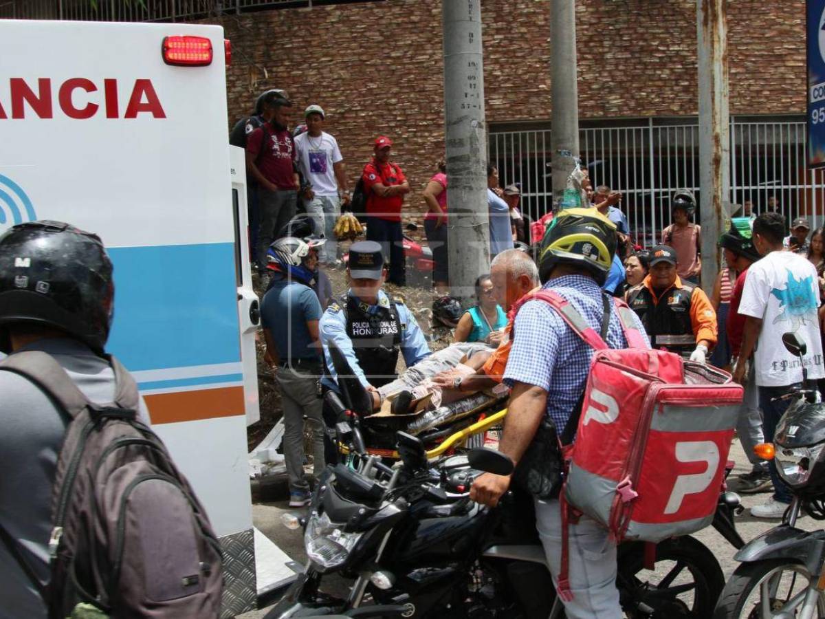 Por evitar atropellar una persona: motociclista queda muy herido en accidente en Tegucigalpa