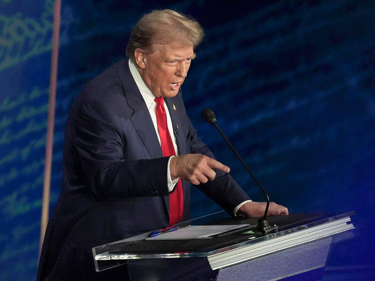 Trump acusa a los inmigrantes de comerse perros y gatos en el debate presidencial