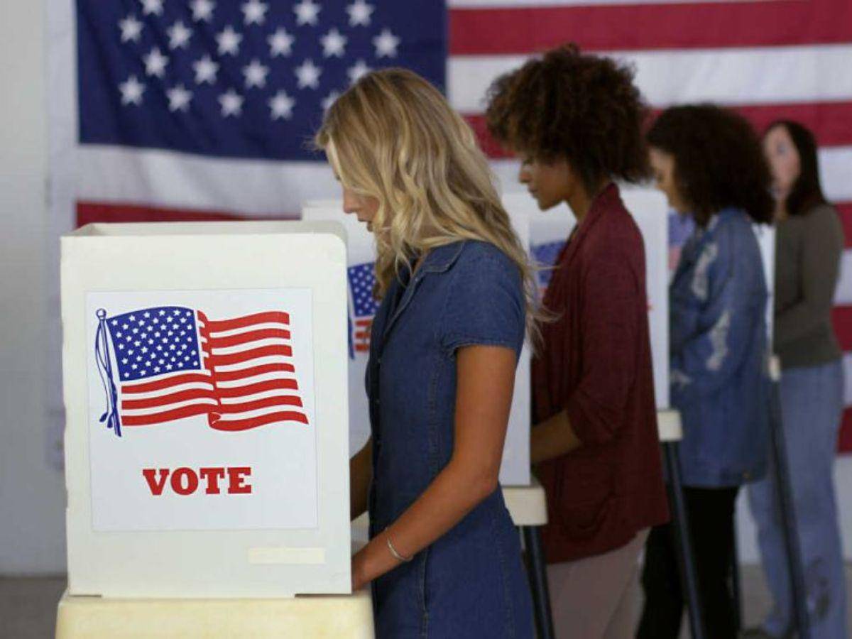 Generación Z ve atenta planes de Harris y Trump sobre deuda estudiantil y empleos