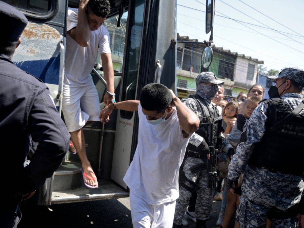 Gobierno de El Salvador extiende régimen de excepción para combatir pandillas