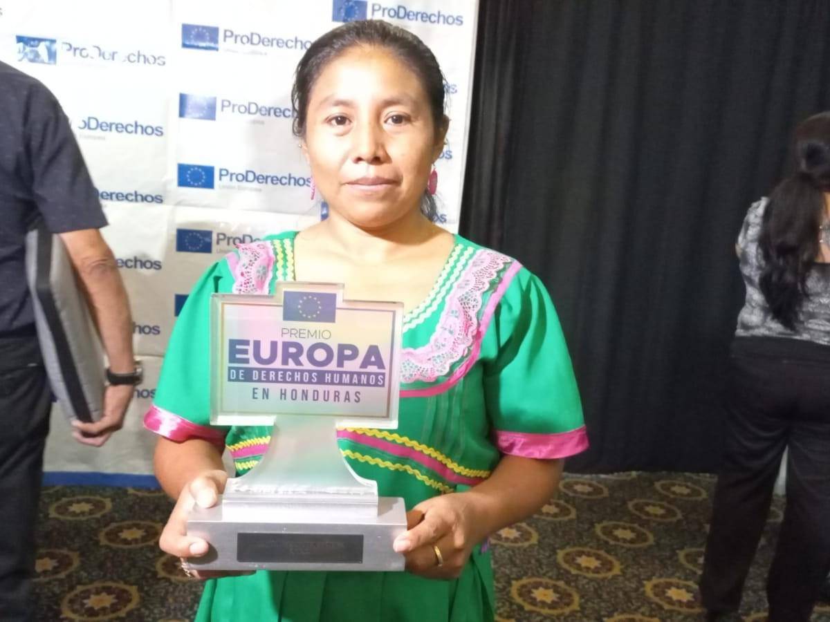 María Felicita López recibe “Premio Europa de DDHH” por su aporte y luchas