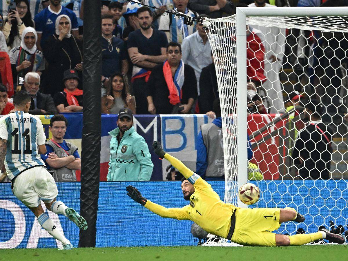 Di María anotó el 2-0 a favor de Argentina batiendo al arquero, Hugo lloris.