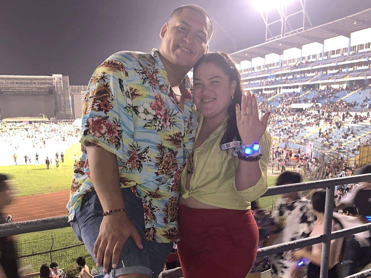 “Yo no entendía qué estaba pasando”: Ana Irías, la joven que se comprometió en el concierto de Bad Bunny en San Pedro Sula