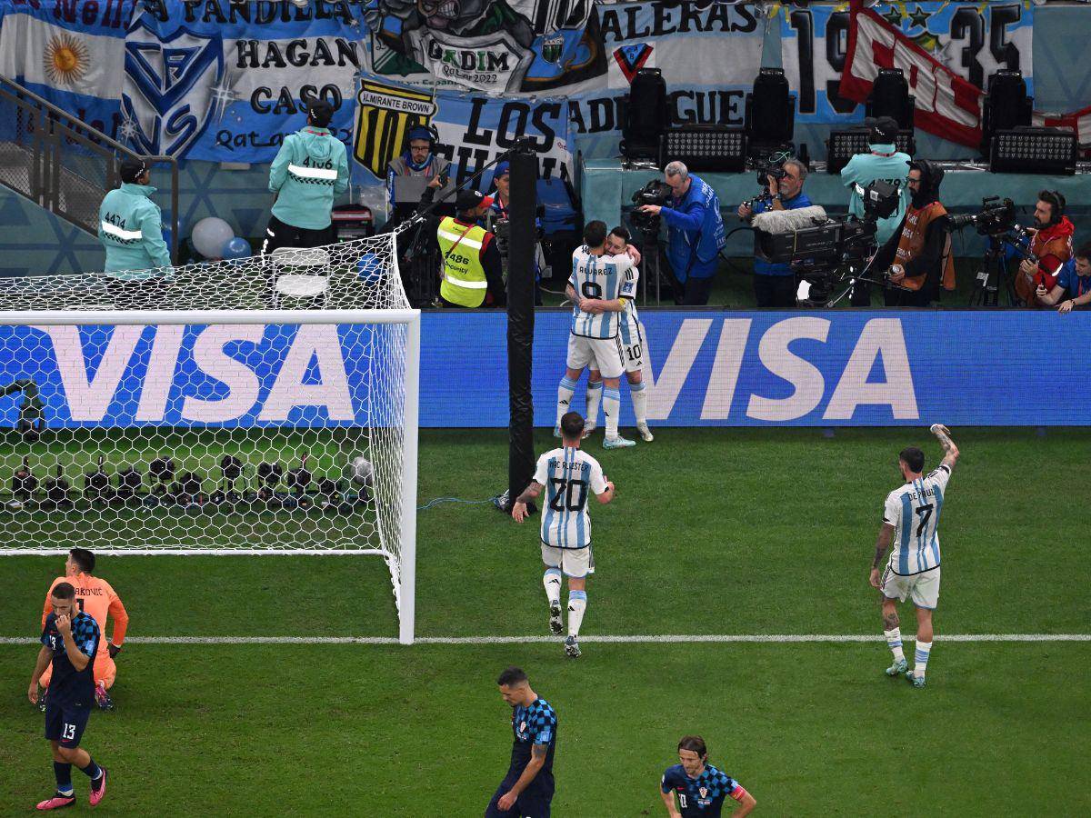 Alianza de lujo entre Messi y Julián Álvarez termina en el tercer gol para Argetina