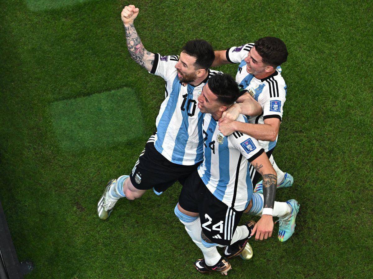 Argentina revive en el Mundial tras vencer 2-0 a México en un sufrido partido