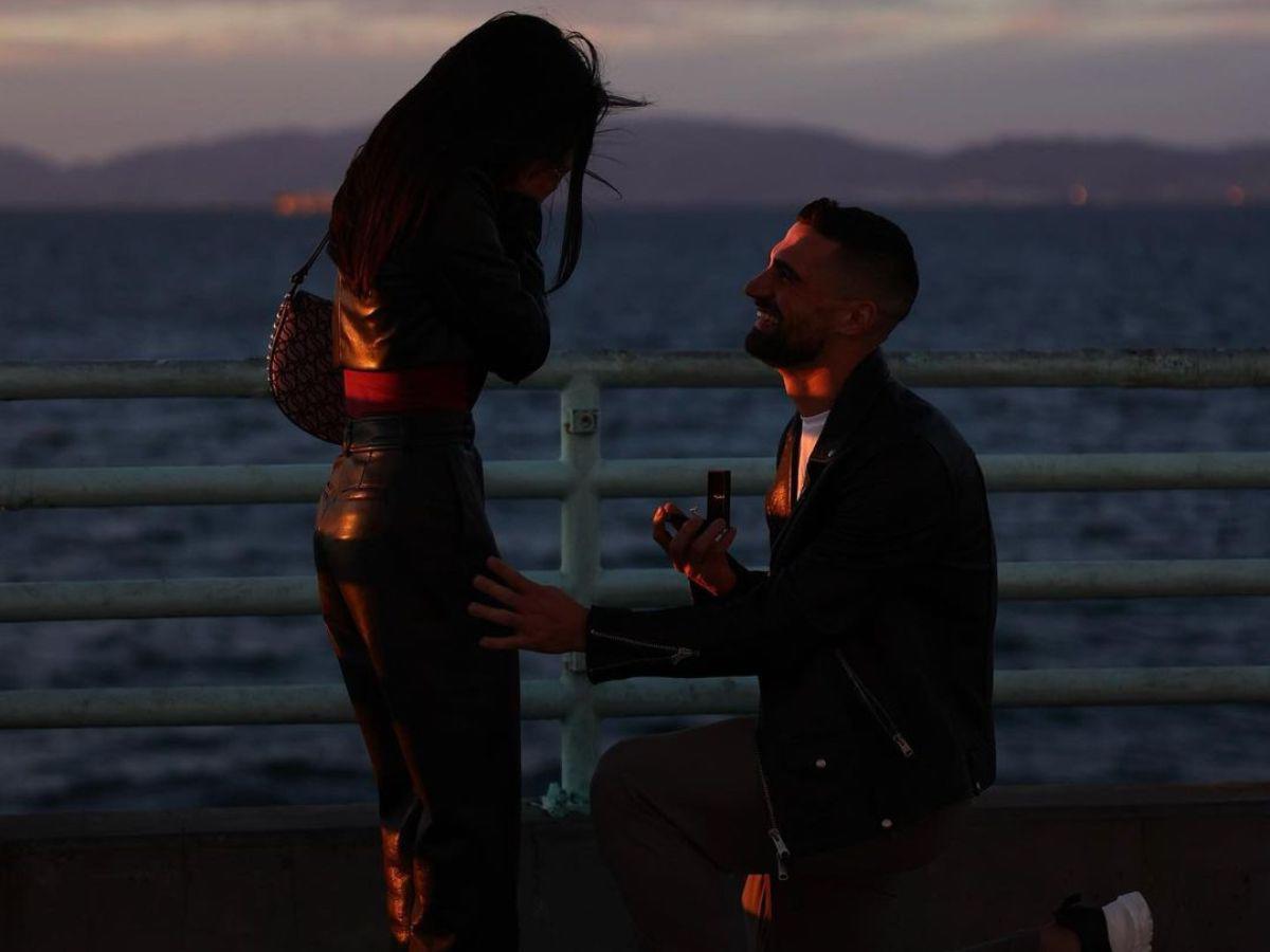 Becky G se compromete con el futbolista Sebastian Lletget