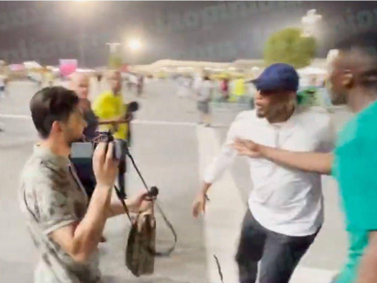 Video: Samuel Eto’o agrede a un youtuber durante el Mundial de Qatar 2022