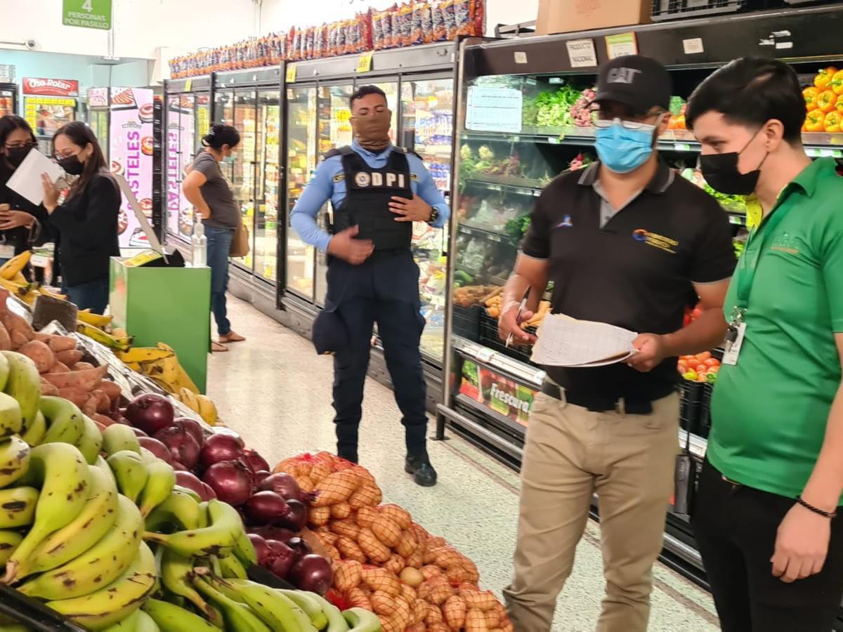 Fiscalía inspecciona que se cumpla congelamiento de precios de 40 productos de la canasta básica