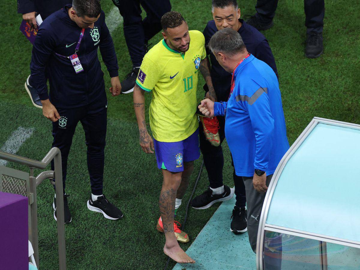 Neymar sufre un esguince de tobillo y podría perderse el resto del Mundial