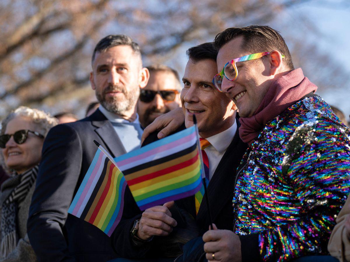 Una gran mayoría de estadounidenses apoya el matrimonio entre personas del mismo sexo, incluso en las filas republicanas, aunque la derecha religiosa lo rechaza.