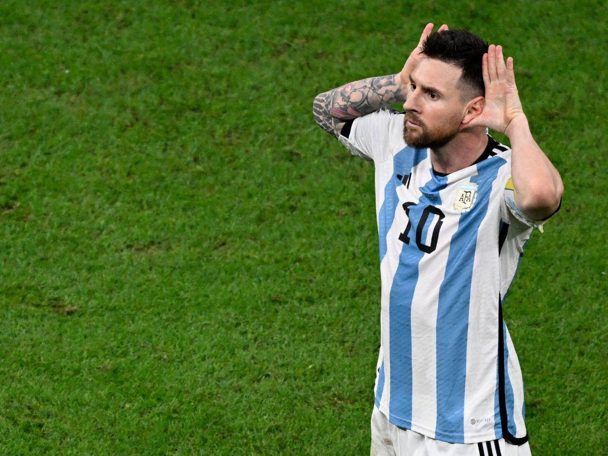 Con este gesto, Messi celebró el gol en la cara de Van Gaal.