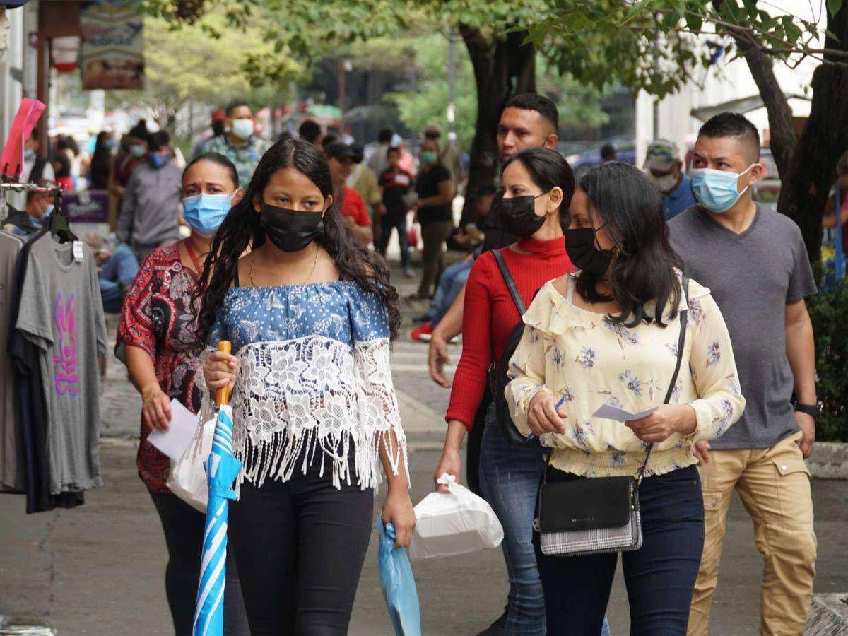 Ecuador regresa al uso obligatorio de mascarillas en lugares cerrados
