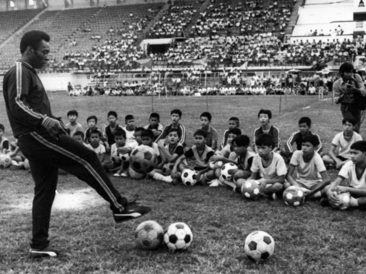 Pelé, la primera leyenda del fútbol que más títulos mundiales ha ganado
