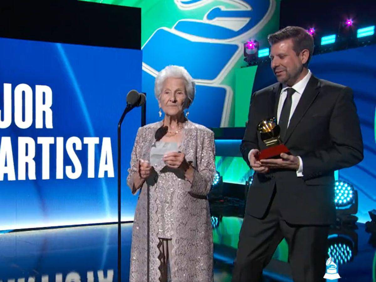 ¿Quién es Ángela Álvarez, la cantante de 95 años que ganó un Latin Grammy a Artista Nuevo?
