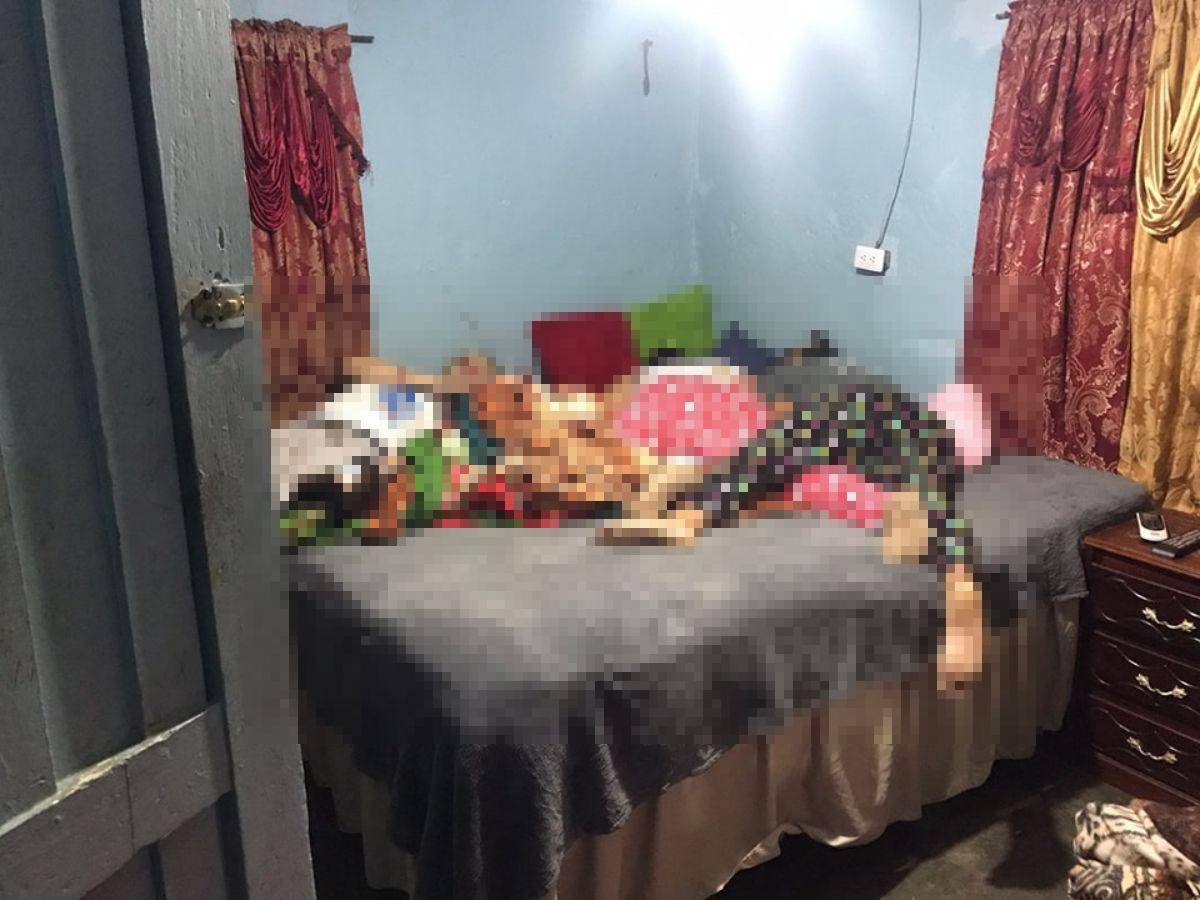 Los cuerpos quedaron en la cama de una de las habitaciones.