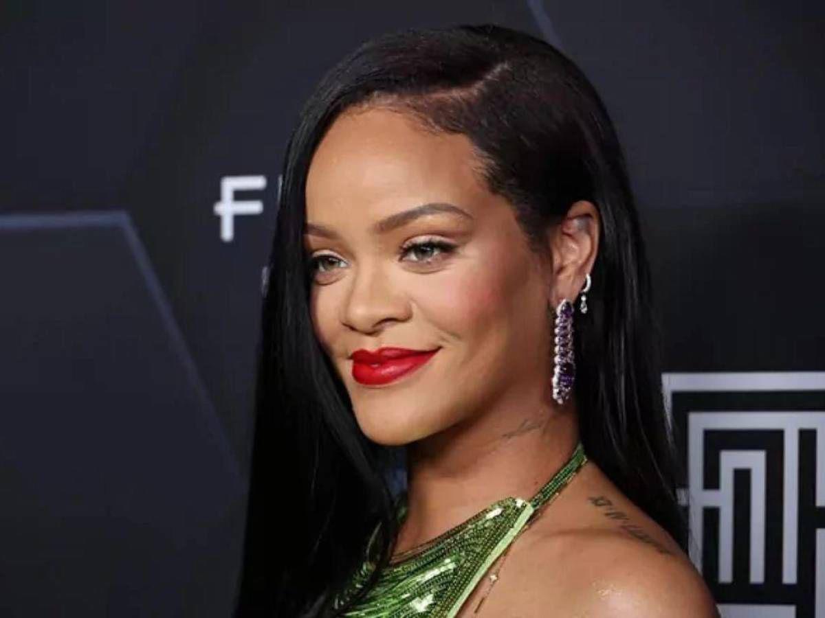 Rihanna muestra a su bebé por primera vez