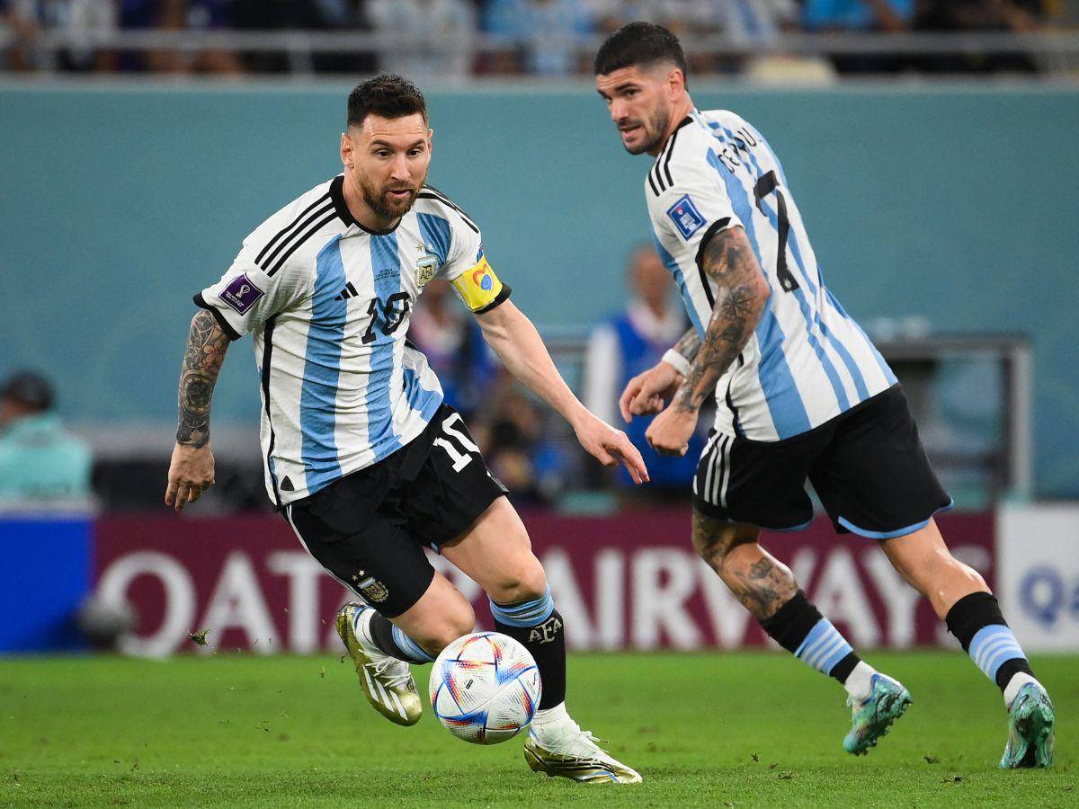 Argentina está teniendo un duro partido contra Australia en los primeros minutos.