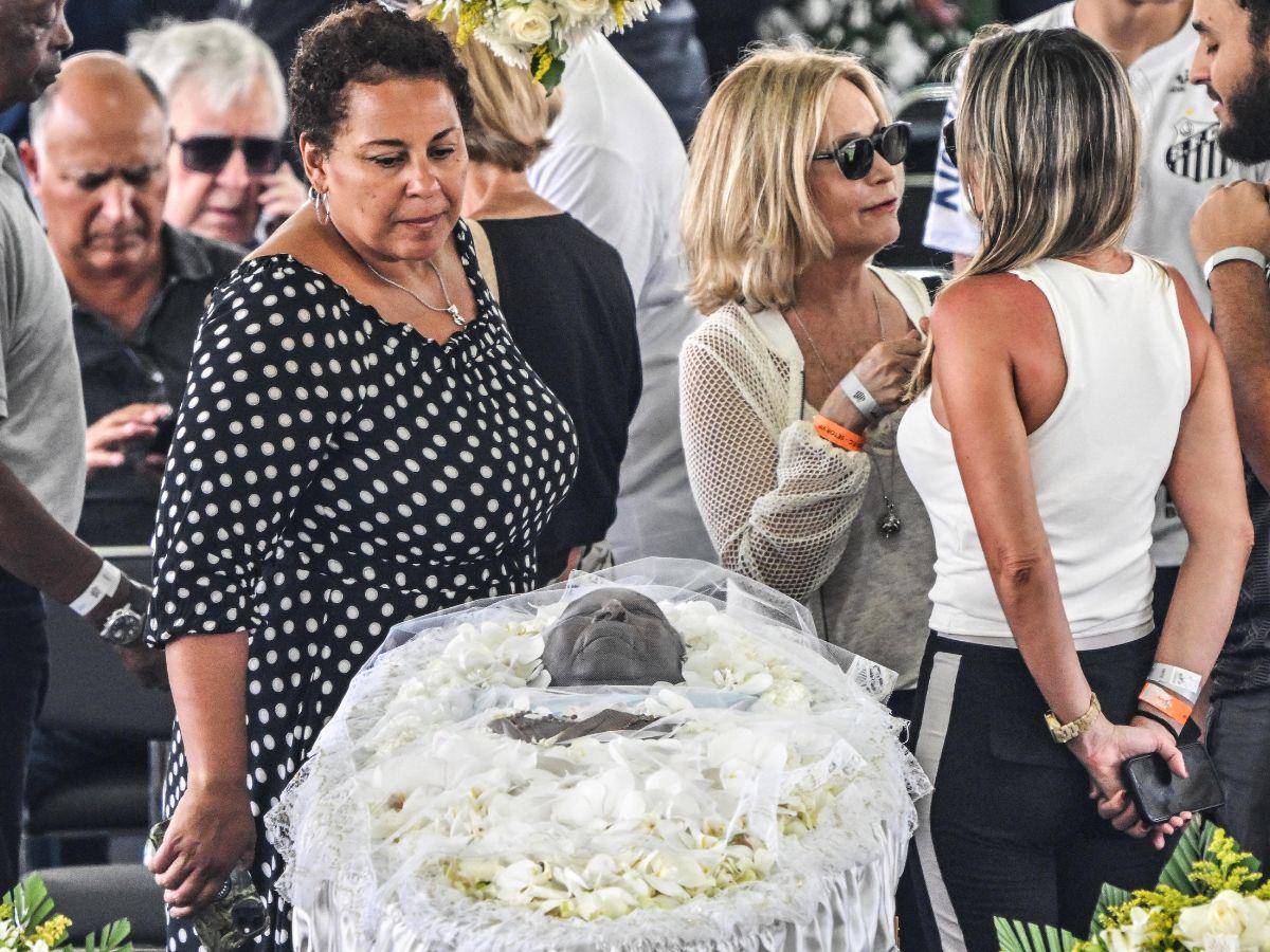 El cuerpo de Pelé fue embalsamado para realizar su funeral a féretro abierto