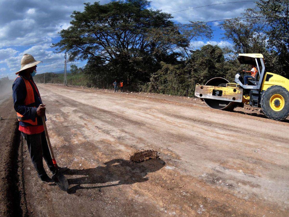$!Hacia Danlí, El Paraíso, hay varios tramos que están en proceso de reparación hasta llegar al desvío a Morocelí.
