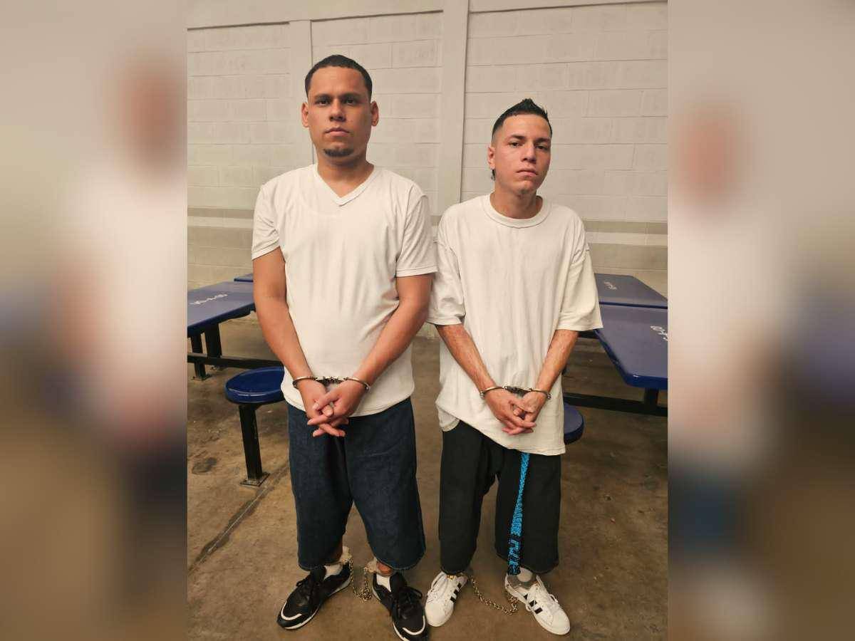 $!La Policía Militar también detuvo a los dos pandilleros que aparecen en el video mientras extraen la droga al menor.