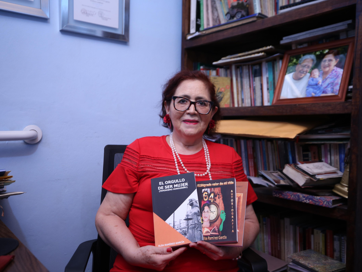 $!En los libros publicados por doña Elsa Ramírez, se pueden encontrar los fragmentos de su vida y cómo los superó.