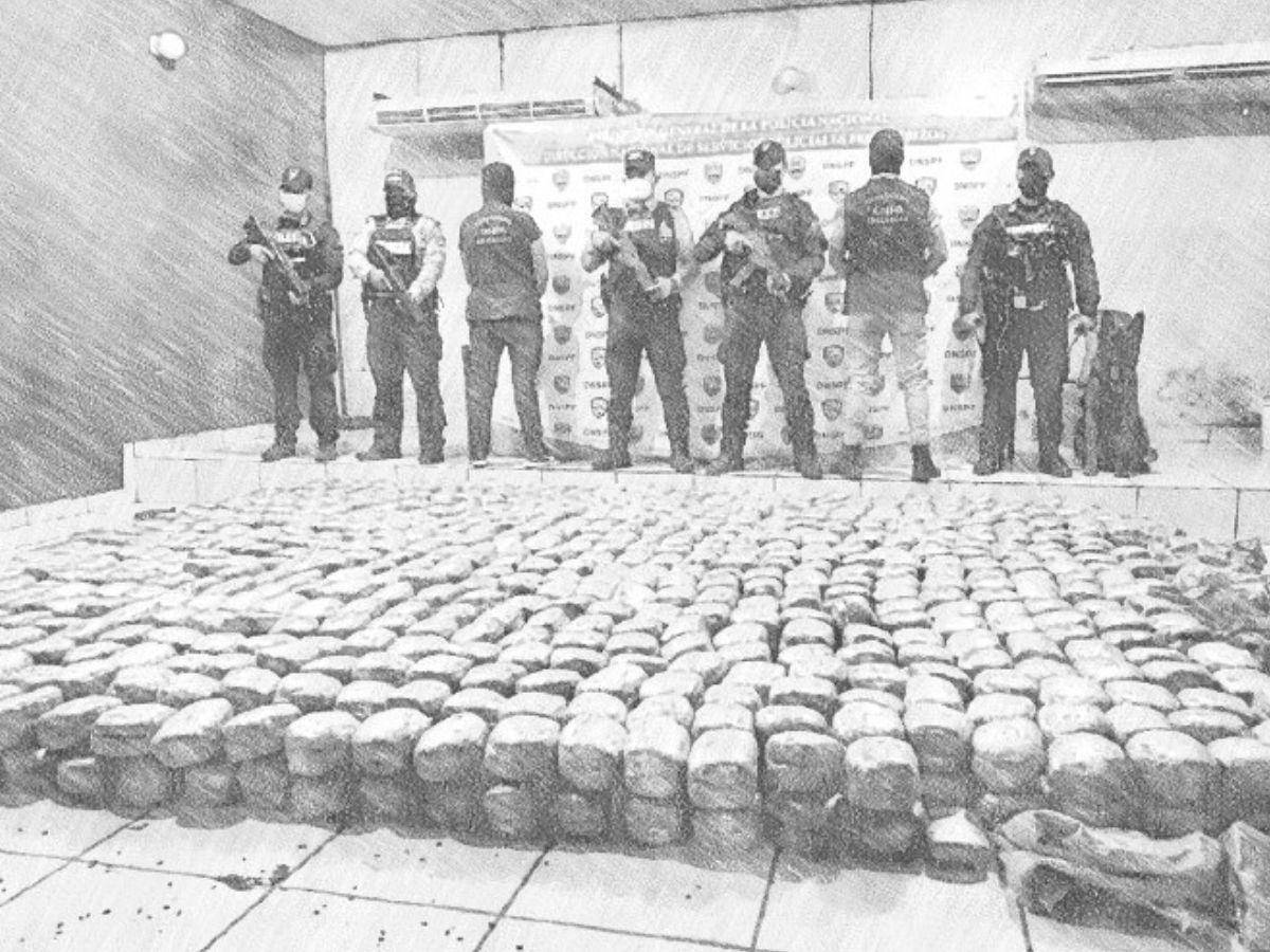 $!Los grupos criminales recibieron protección de una parte corrupta de la Policía Nacional para que no les decomisaran la droga.