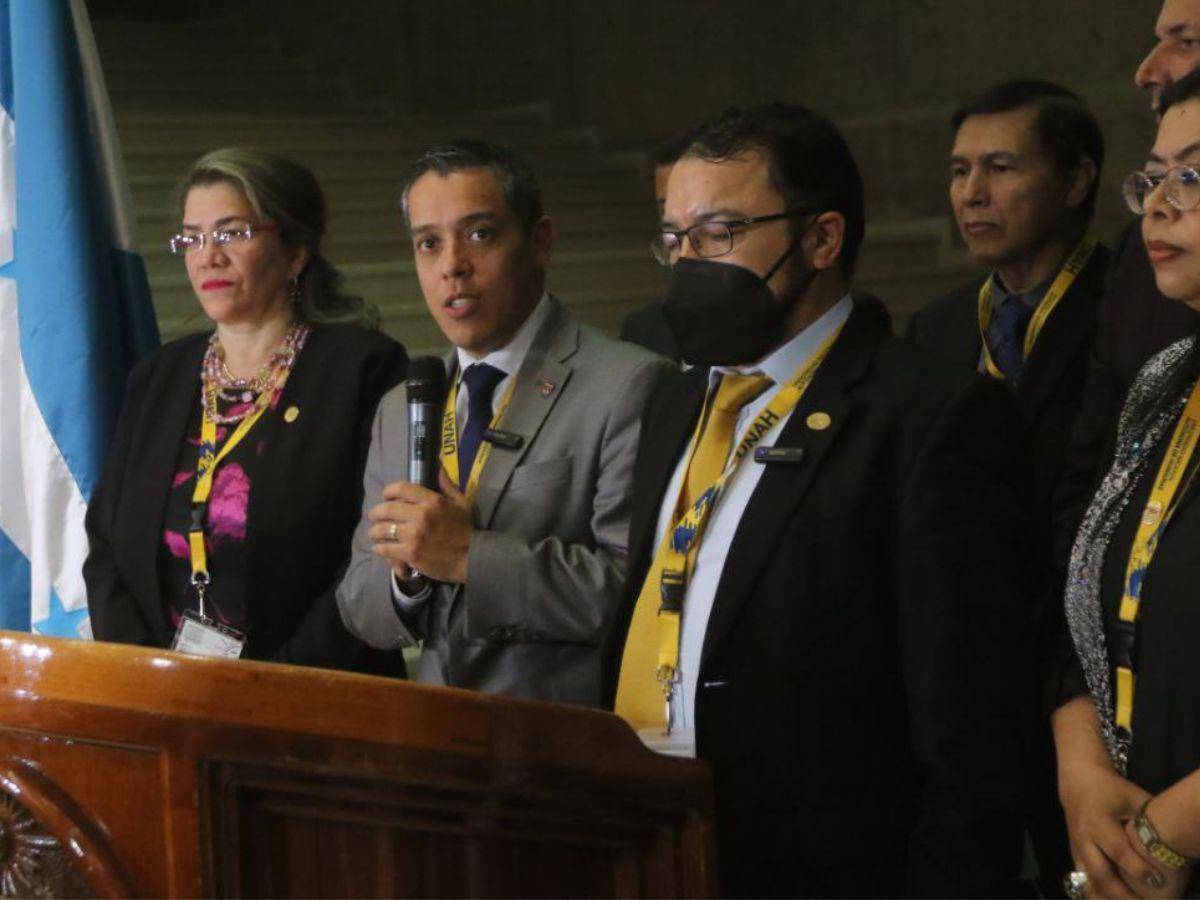 $!El nuevo y cuestionado rector Odir Fernández tendrá cuatro años para impulsar la transformación académica de la UNAH, así como la educación superior.